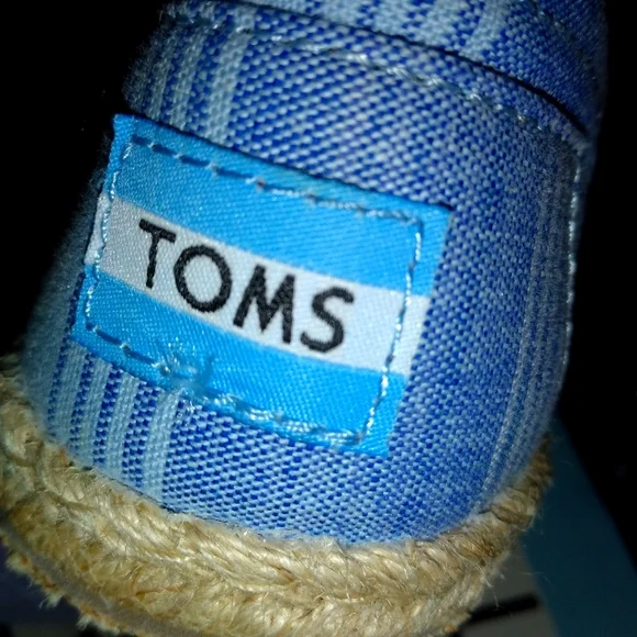 TOMS - Picture 1 of 8